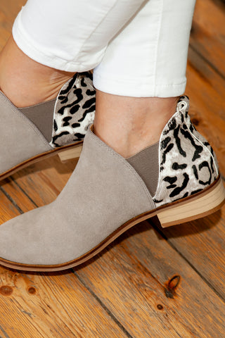 Aria Grey Leopard Print