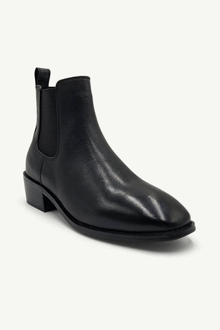 Lucca Black
