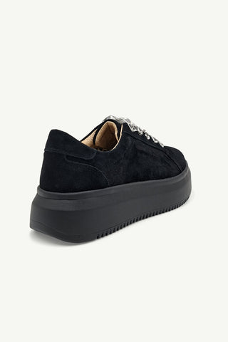 Lyra Black