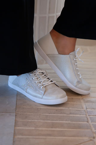 Vicki™ Beige Snake + White