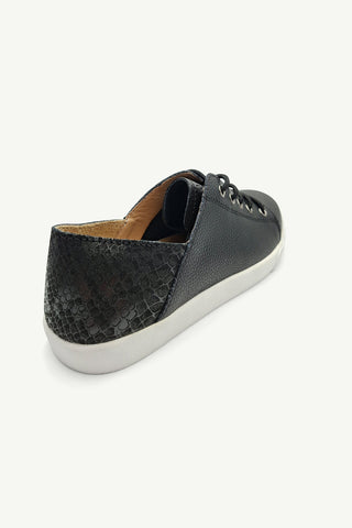 Vicki™ Black + Black Snake