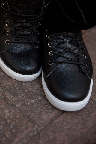 Vicki™ Black + Black Snake