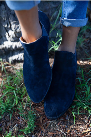 Yara Navy Suede