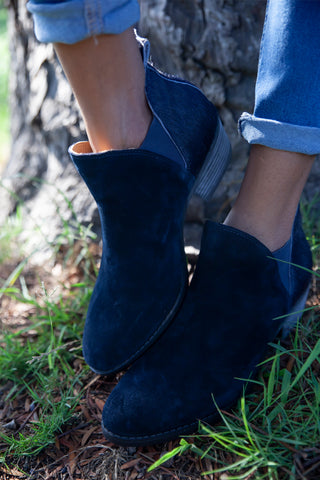 Yara Navy Suede