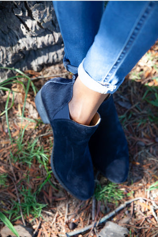 Yara Navy Suede